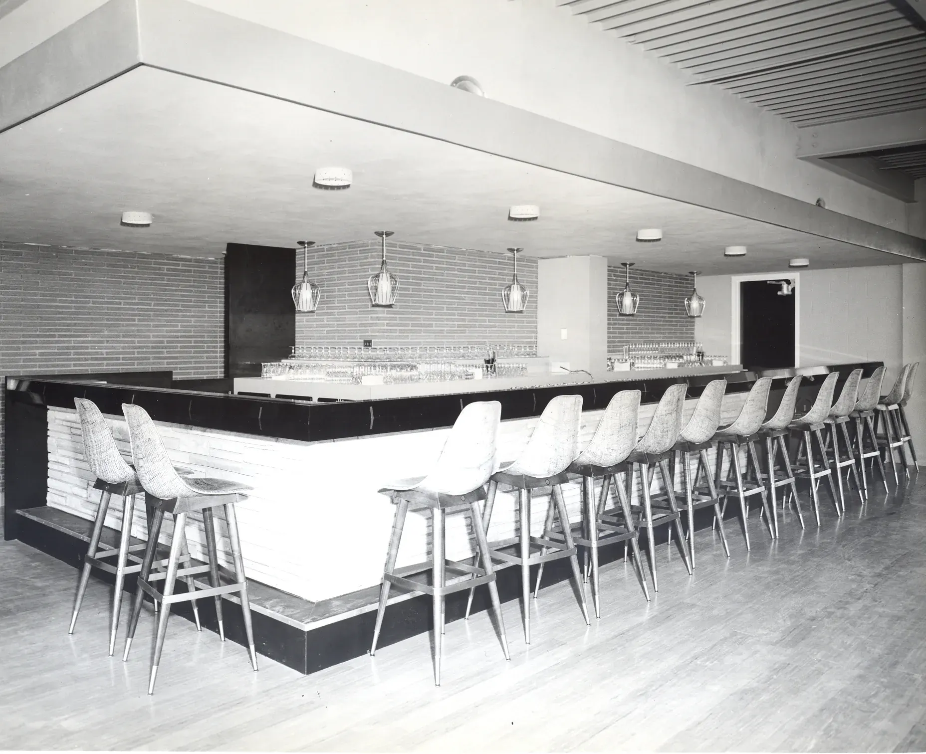 Roostertail detroit bar midcentury empty, Heritage at The Roostertail, Detroit