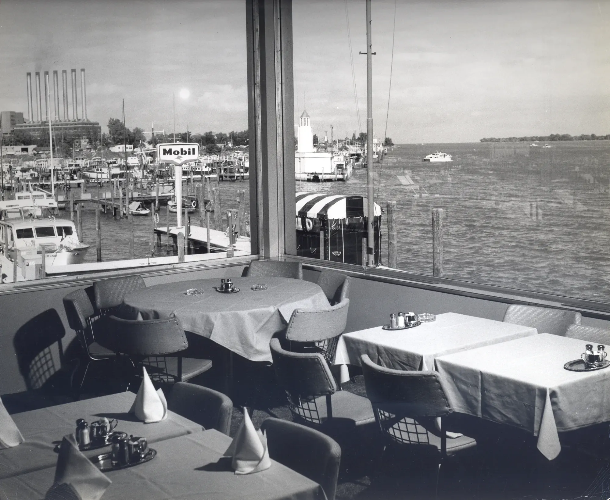 Roostertail detroit window table marina view, Heritage at The Roostertail, Detroit